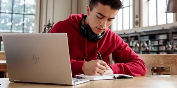 Τα καλύτερα laptop για φοιτητές 2021 - 4 κατηγορίες laptop για κάθε είδους χρήση